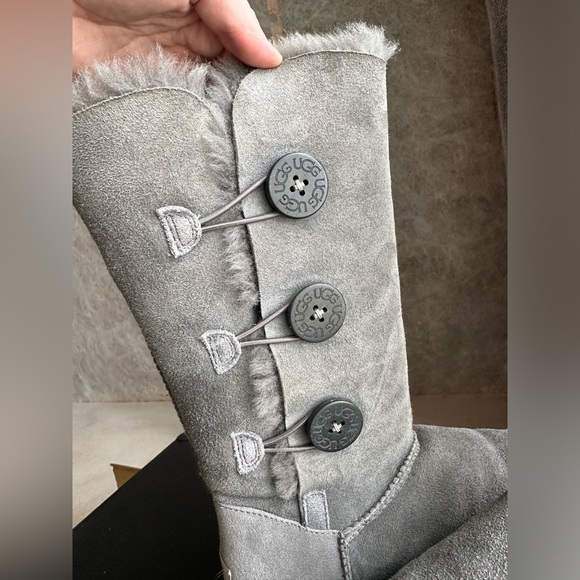 UGG Bailey Button Triplet Shearling Boots - Women’s size 6 - Picture 14 of 14